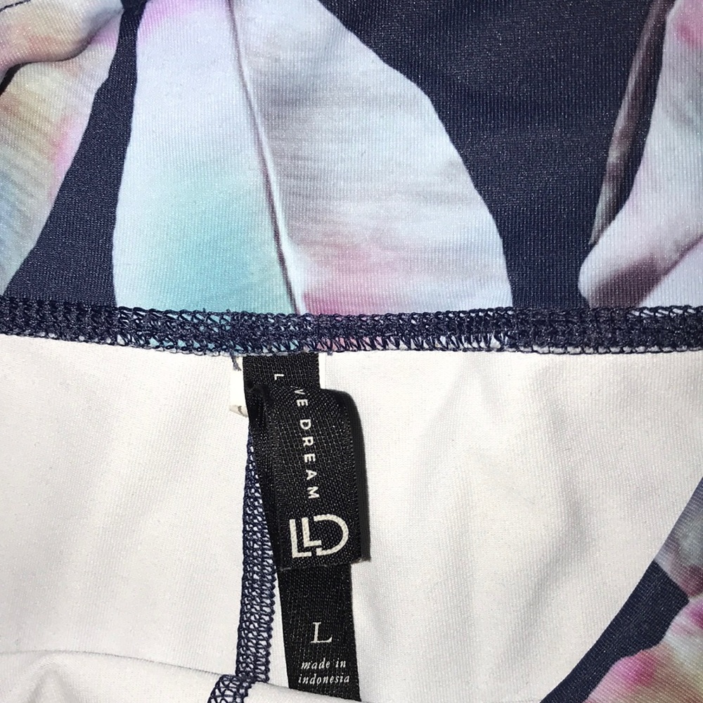 Shorts - Picture 2 of 3